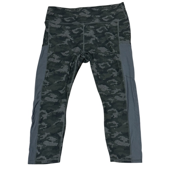 Fabletics Define PowerHold® Women’s Mid-Rise Legging in Camo XXL - Picture 1 of 6